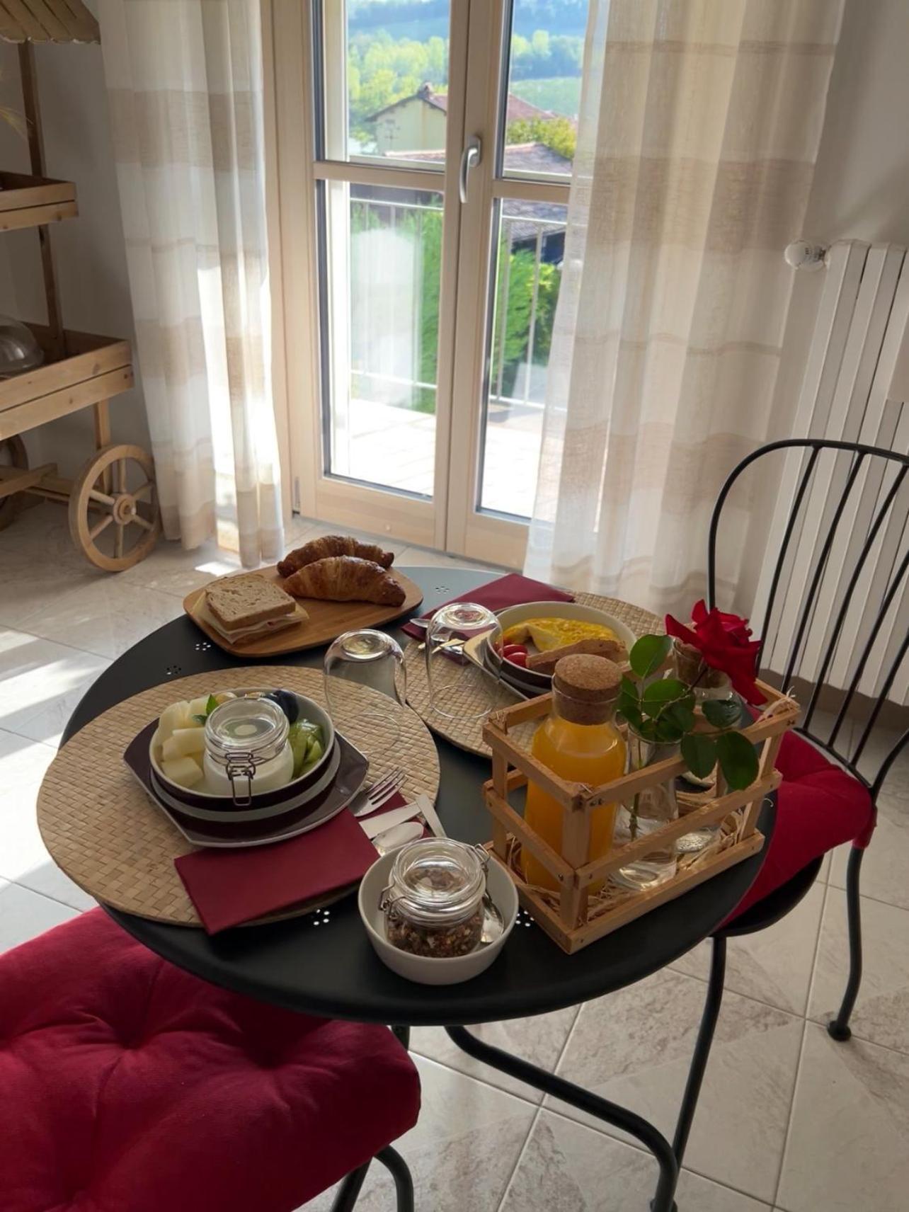 Cascina Il Volo Bed & Breakfast Moncalvo Bagian luar foto