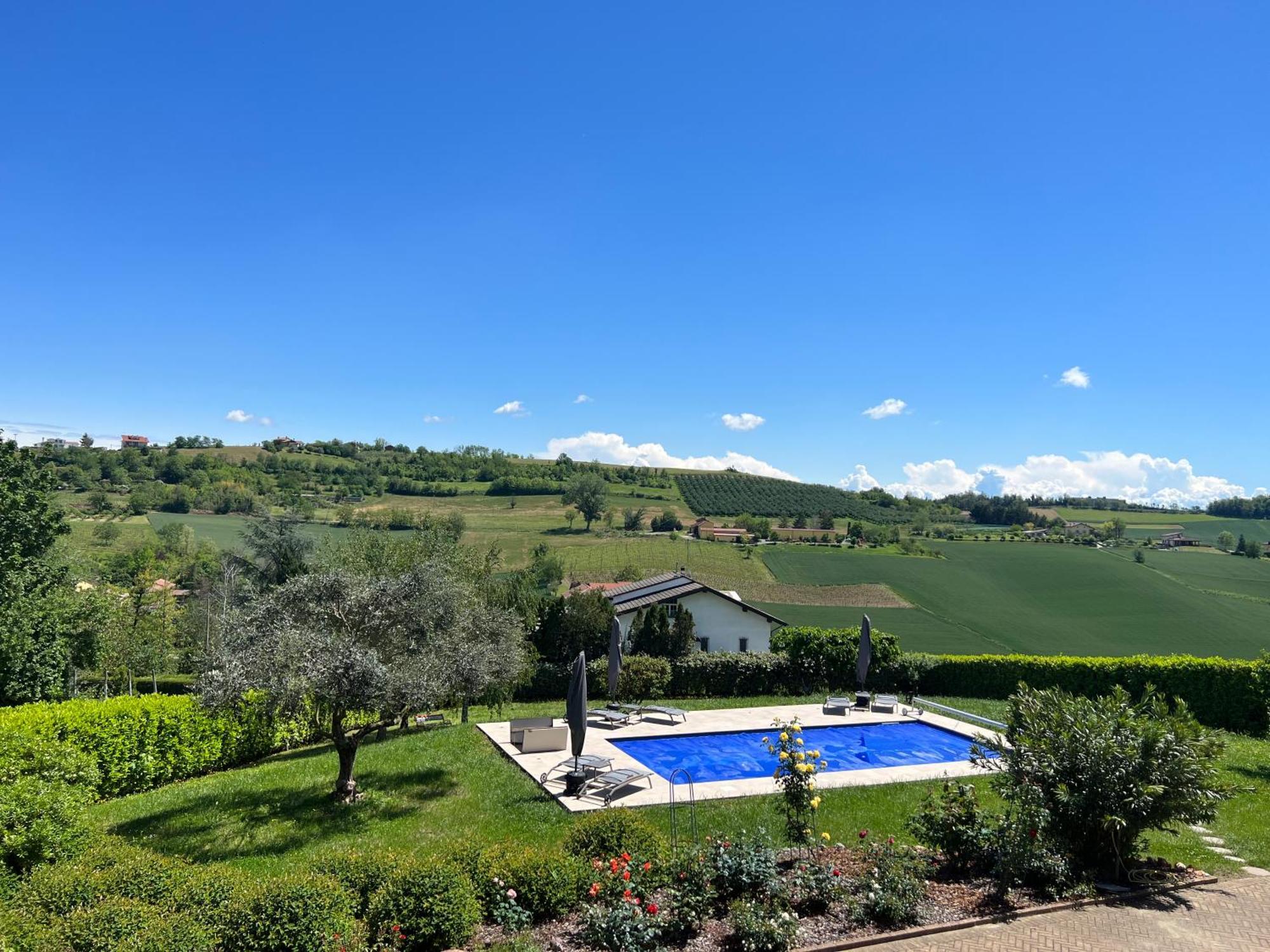 Cascina Il Volo Bed & Breakfast Moncalvo Bagian luar foto