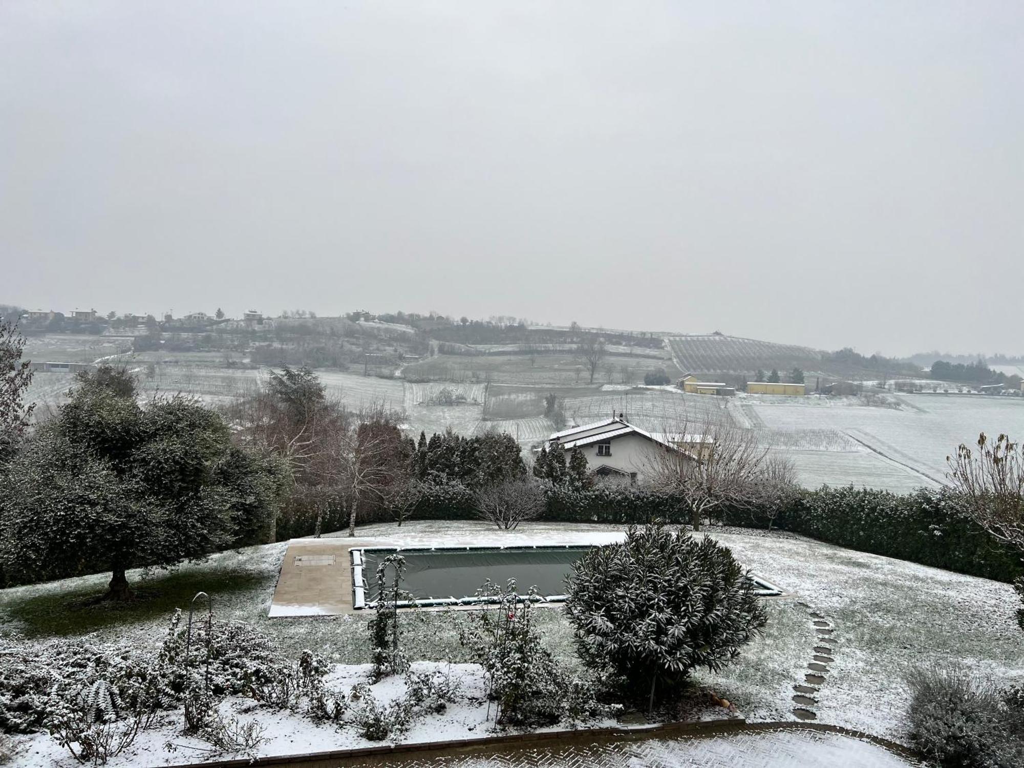 Cascina Il Volo Bed & Breakfast Moncalvo Bagian luar foto