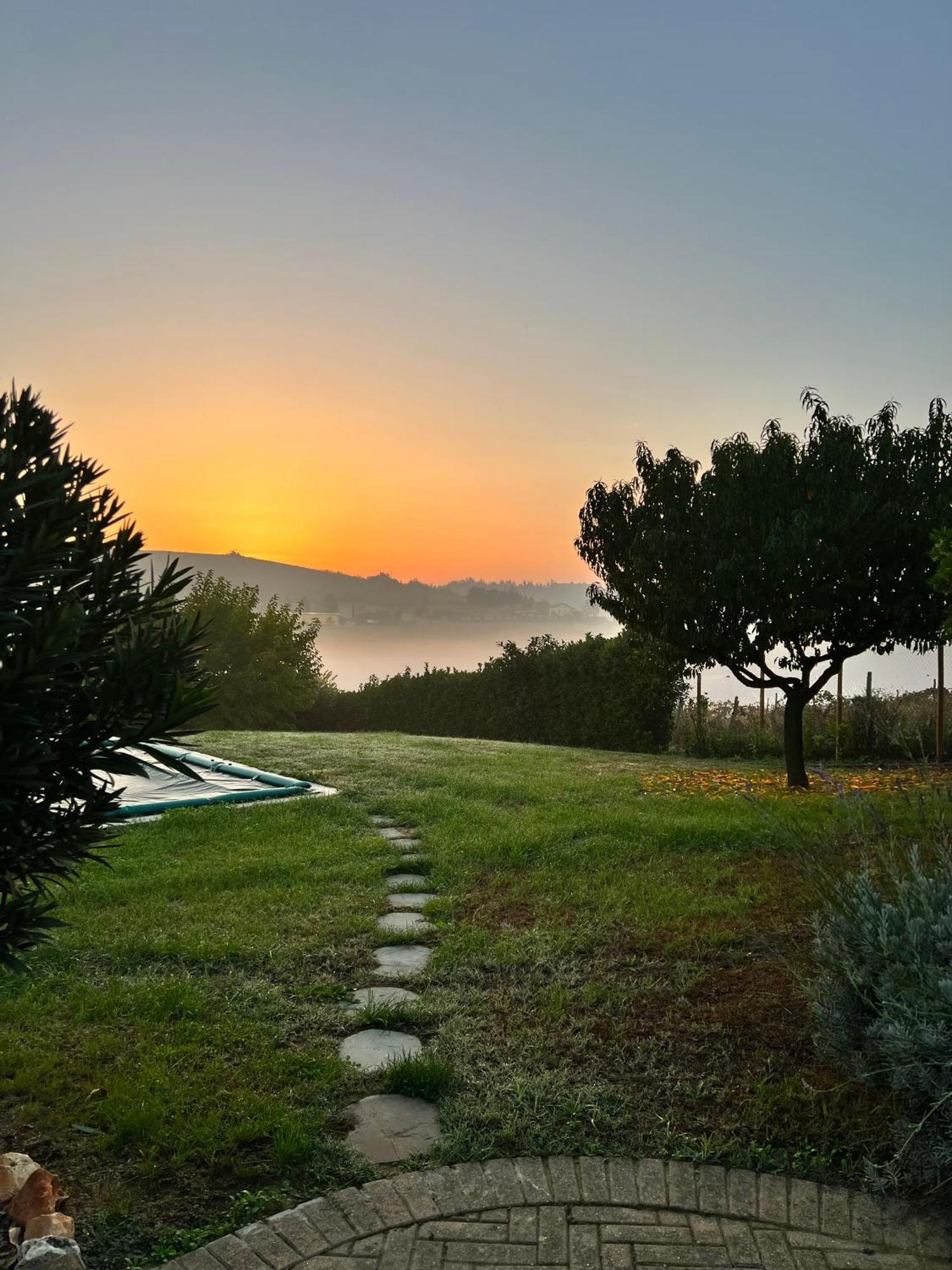 Cascina Il Volo Bed & Breakfast Moncalvo Bagian luar foto
