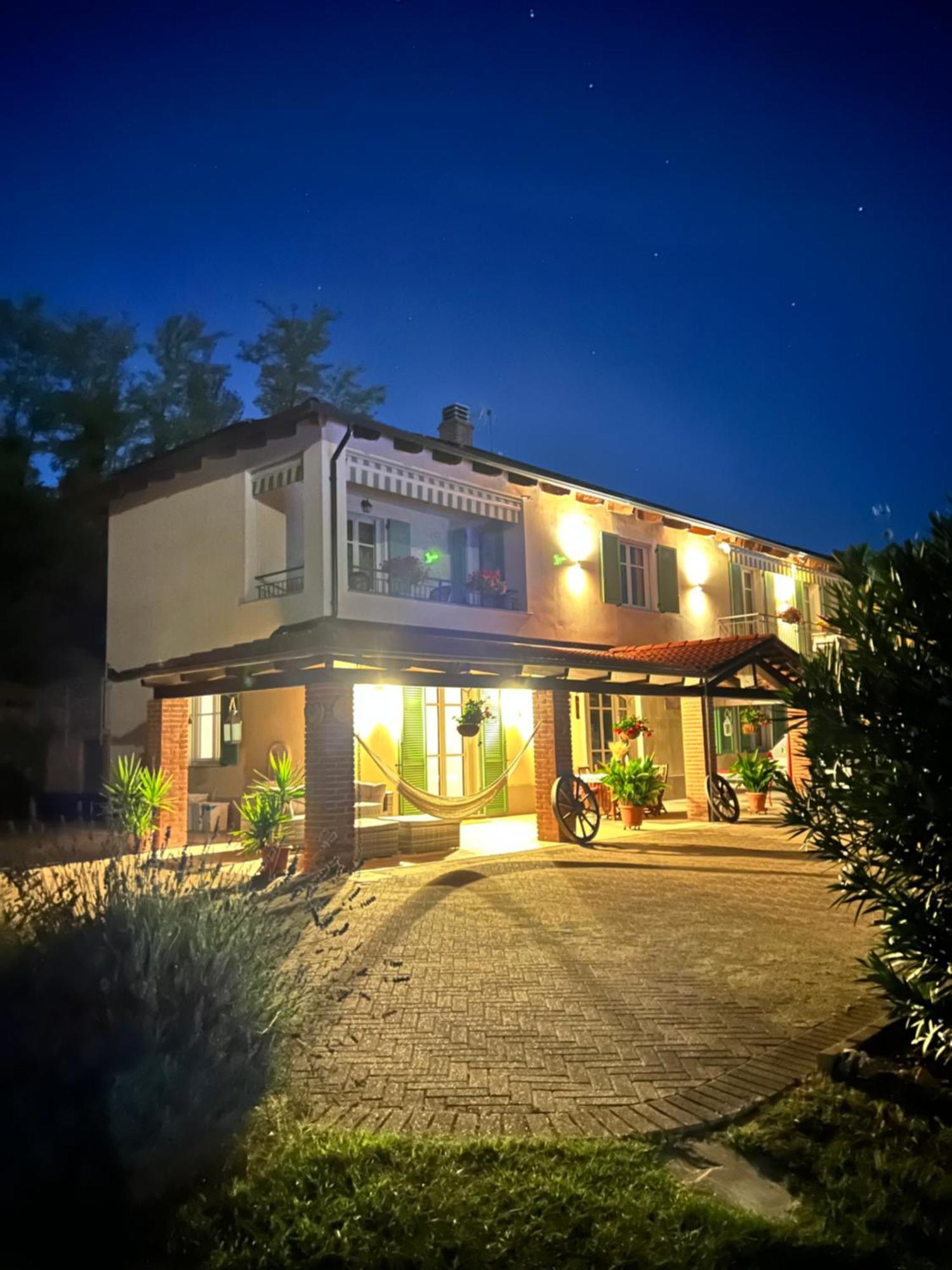 Cascina Il Volo Bed & Breakfast Moncalvo Bagian luar foto