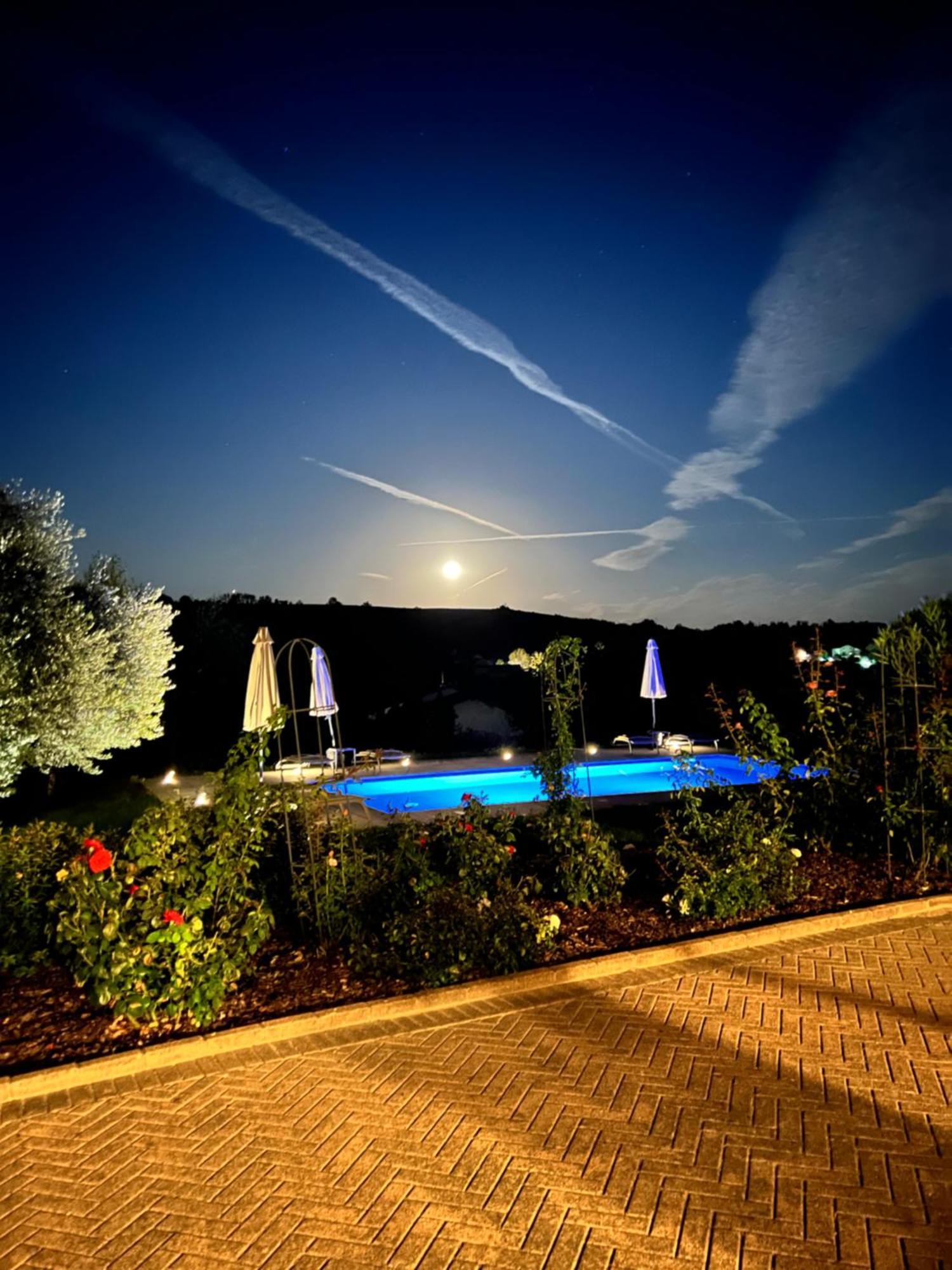 Cascina Il Volo Bed & Breakfast Moncalvo Bagian luar foto